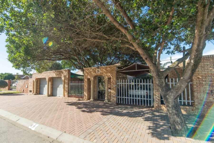 6 Bedroom Property for Sale in Bluewater Bay Eastern Cape